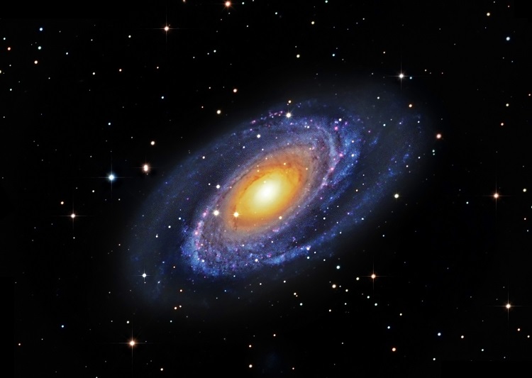 Galaktyka Bodego, umiejsciowiona w konstelacji Wielkiej Niedźwiedzicy. Fotografia: astronomy.com.