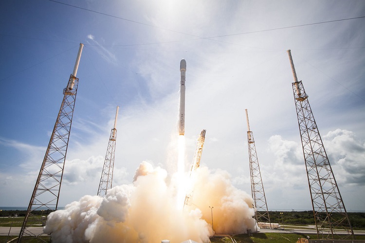 Rakieta Falcon 9 z dwójką astronautów w kapsule CrewDragon ruszyła 30 maja w kierunku ISS. 
