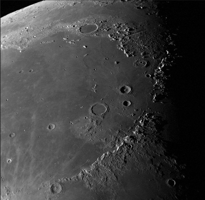 Fotografia Księżyca z odległości 360 km od powierzchni, wykonana przez sondę Lucy. / Fot.: dnaindia.com.