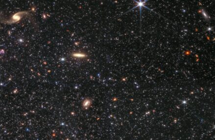 Dokładniejsze zdjęcia galaktyki Wolf-Lundmark-Melotte (WLM) dzięki Kosmicznemu Teleskopowi Jamesa Webba