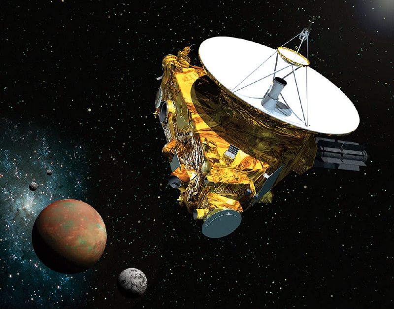Sonda kosmiczna New Horizons na tle planety Pluton i jej księżyców (wizja artystyczna). / Fot.: britannica.com.