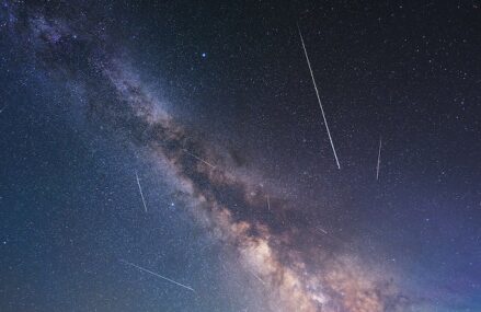 Drakonidy 2023 – rój tych meteorów już niedługo rozświetli październikowe niebo. Kiedy się ich spodziewać?