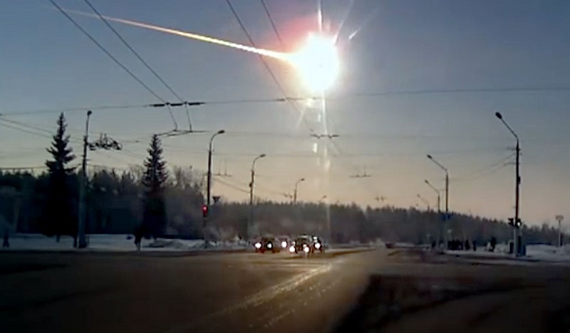Asteroida nad miastem Czelabińsk. / Fot.: b-cdn.net.